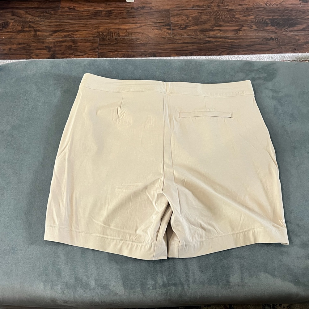 Men’s VRST casual flat front pants. Worn once. Size 38. Color Tan.